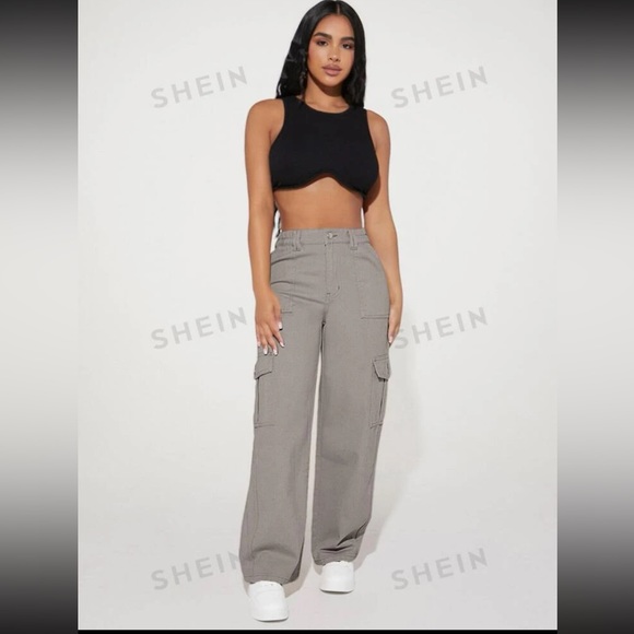 SHEIN PETITE High Waist Flap Pocket
Cargo Jeans
Color: Grey - Picture 2 of 11